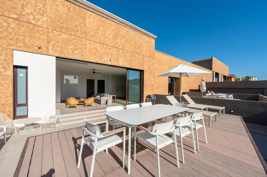 Capitalia Cabo Marina Luxury Gym & Sea Views - 2