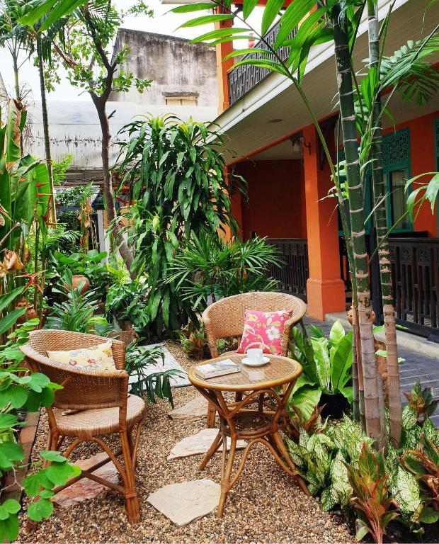 Garden, Focal Local Bed & Breakfast in Bangkok