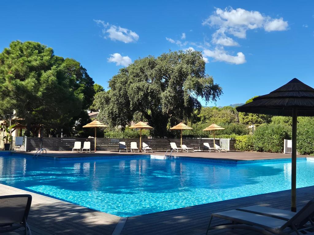 Fiori Di Cala Rossa Très beau studio au sein d'une résidence hôtelière avec piscine et plage Cala Rossa à 600m, Lecci