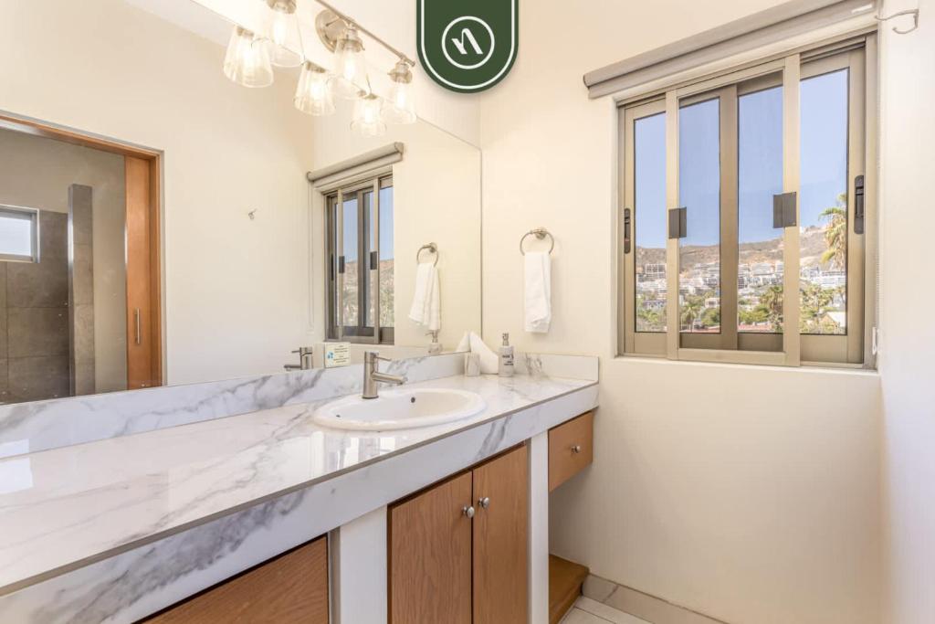 Centric Apt in Downtown - Rooftop Pool - Terrace - 3
