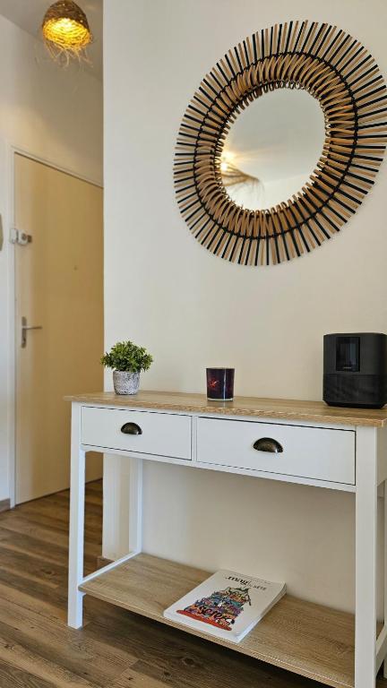 Charming One Bedroom Apartment with Panoramic City View - 3