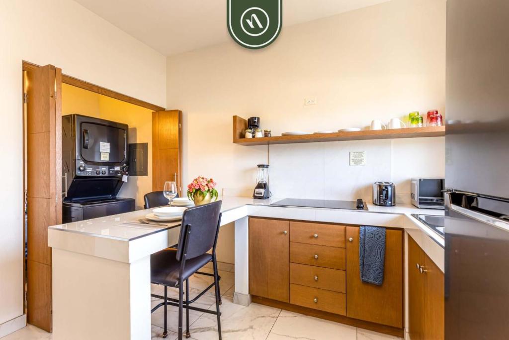 Centric 1BR Condo in Downtown Cabo - Rooftop Pool - 3