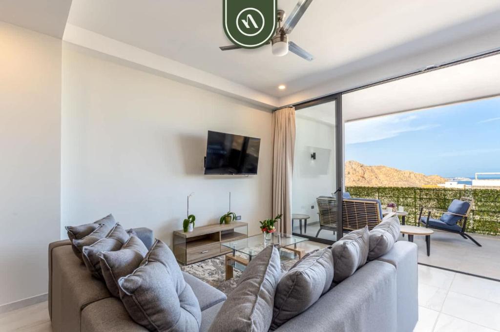 New 2 BR Condo with Private Terrace - BBQ - 4