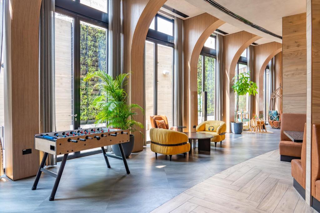 フロント・ロビー