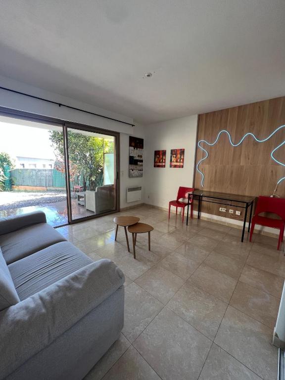Grand studio avec terrace et parking - 1