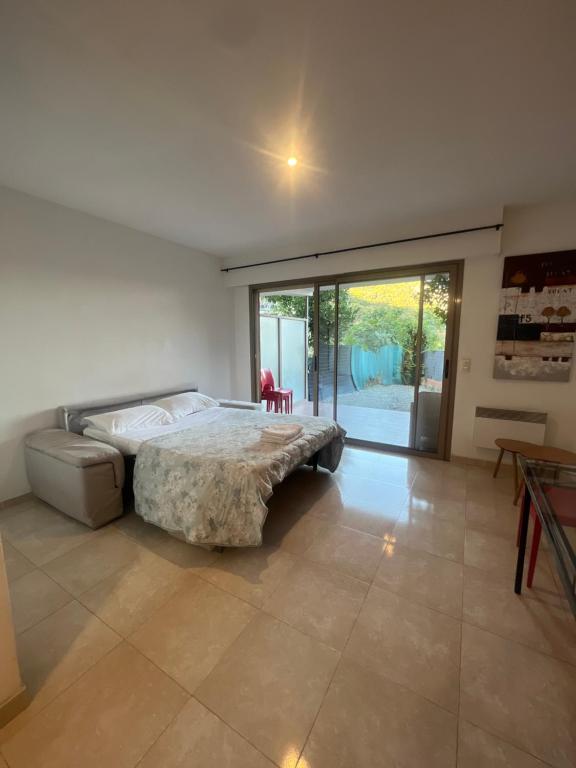 Grand studio avec terrace et parking - 4