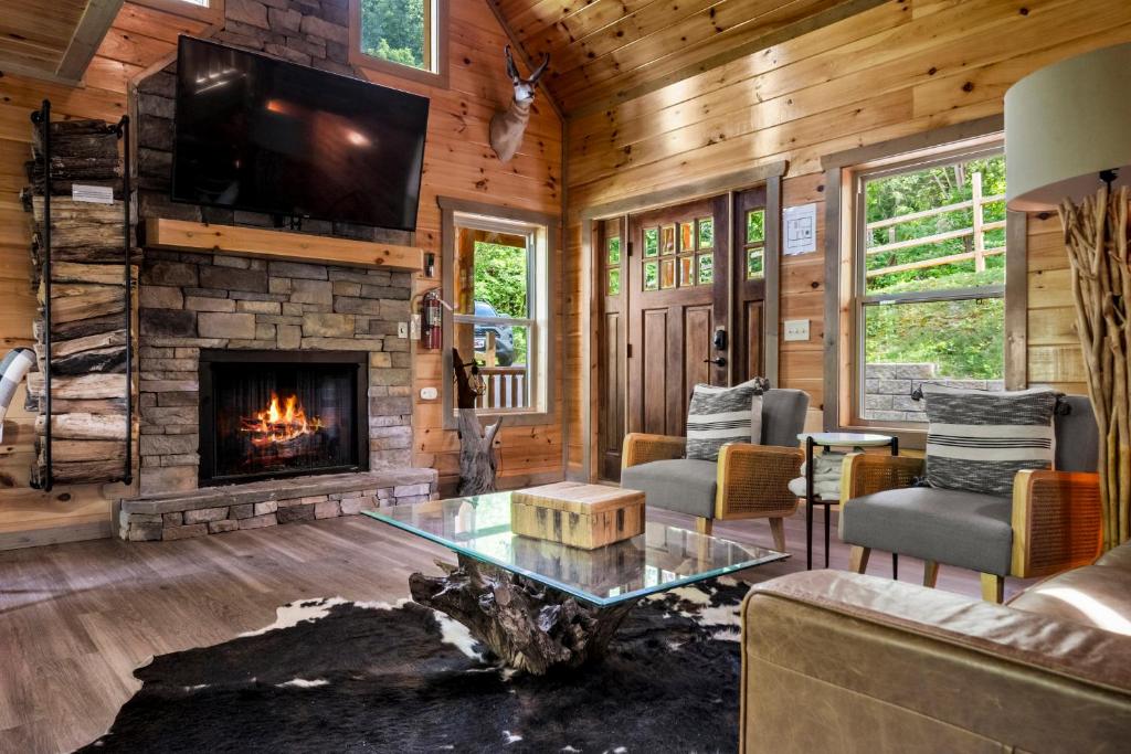 From $64 - Cabana del Cielo - Luxury Smoky Mountain Retreat with Pool ...