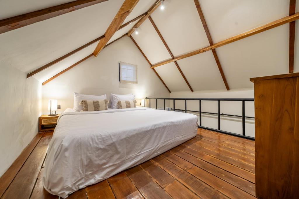 Balance, Beauty and WiFi - Find It All at Sarang Apartments 2, Ubud