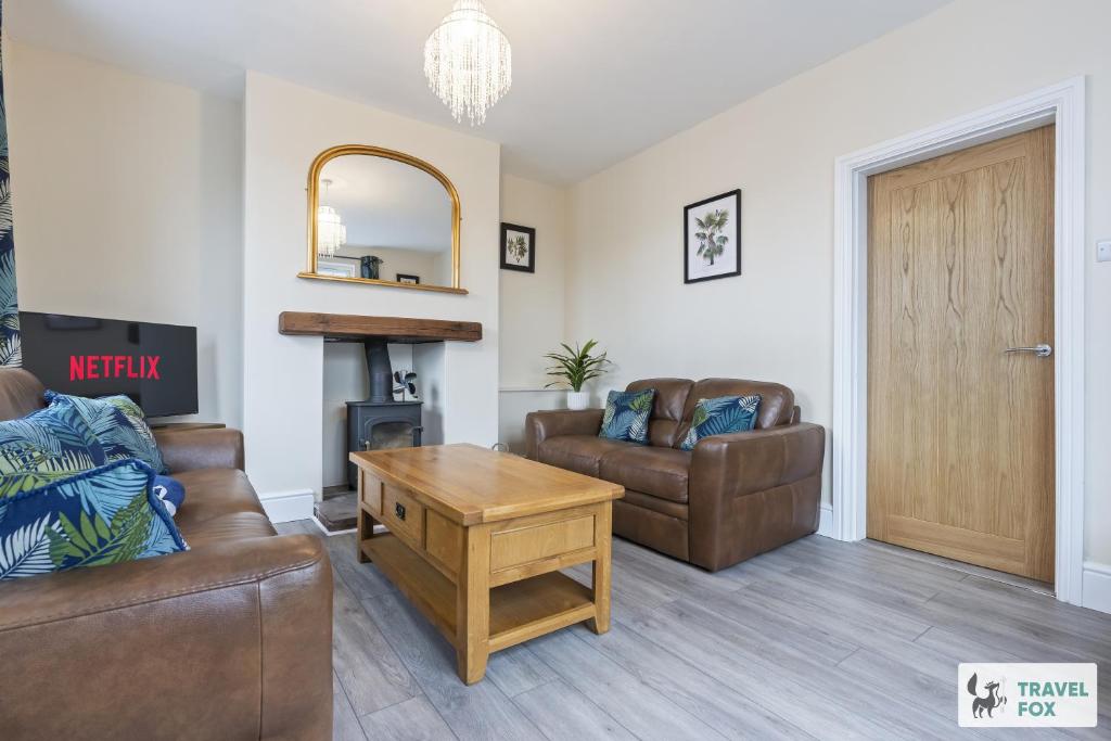 Pear Tree Cottage Pool Table 15mins drive to Alton Towers, Denstone