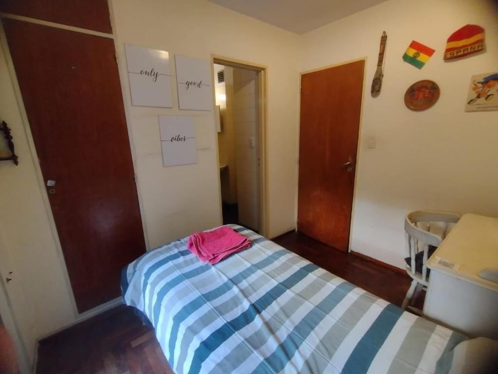 Habitación single con baño privado en departamento compartido - 3