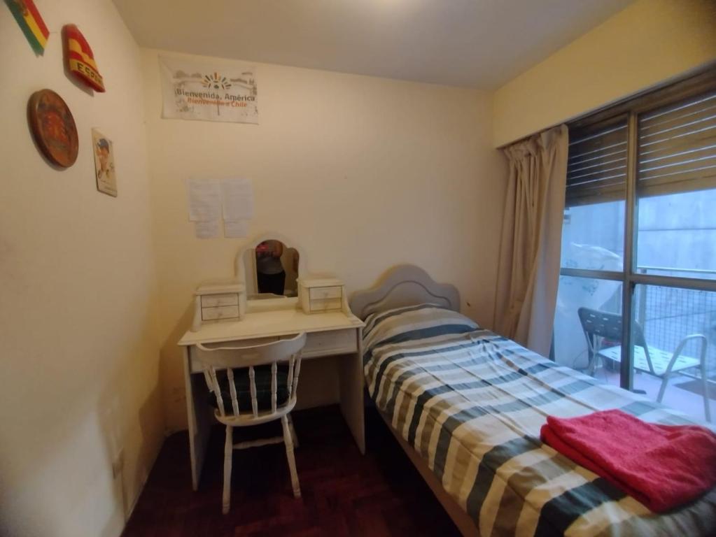 Habitación single con baño privado en departamento compartido - 2