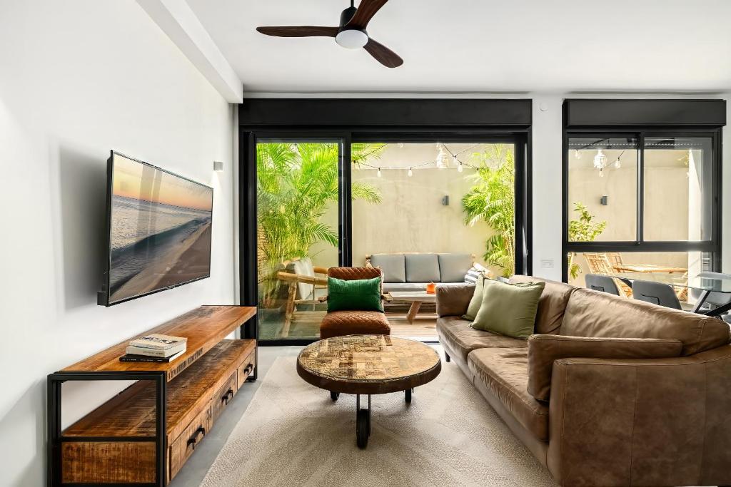 Eclectic Vision by TLV2RENT, Tel Aviv