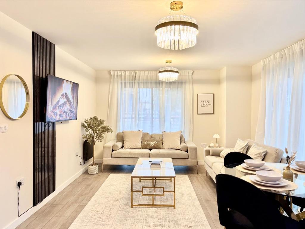 Lux Stays - 2BR Leeds City Centre Apartment - Ground Floor with Free Parking, Leeds