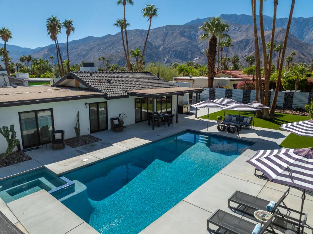 Alluring Palms by ACME House Company, Palm Springs