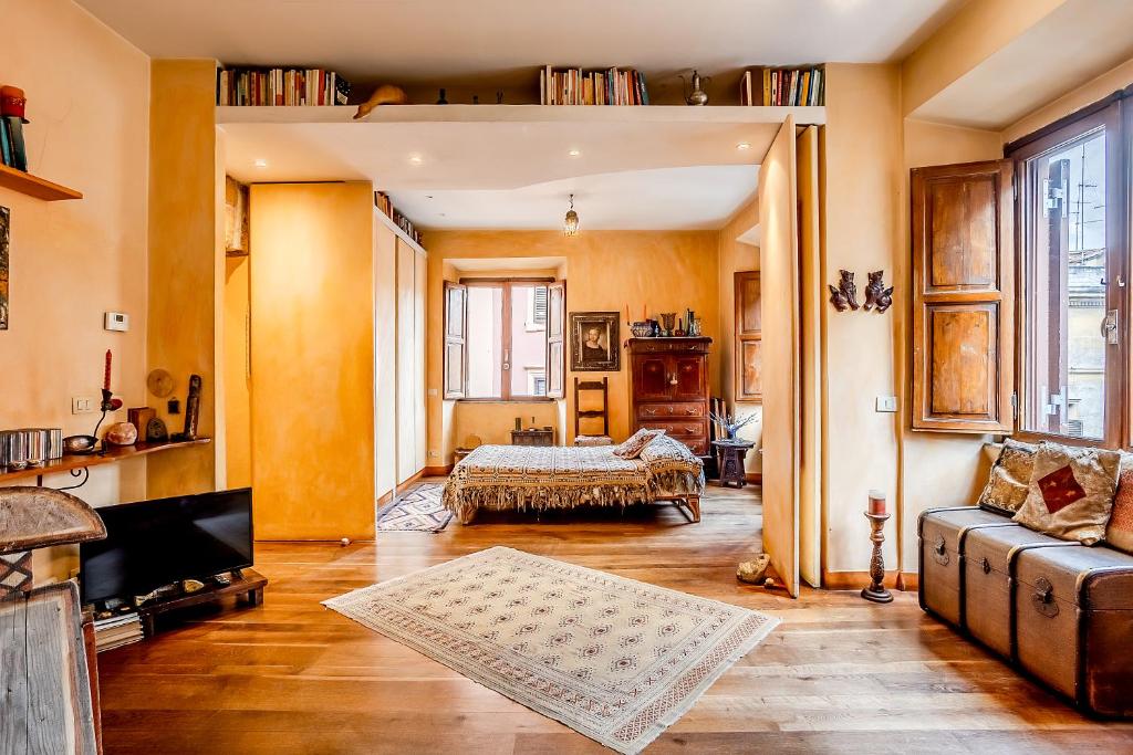 Charming Bright Colosseum apartment, Rome