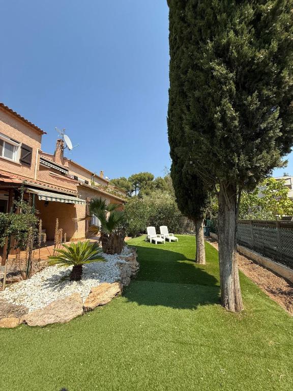 Family Apartment by the Sea with Garden - 2