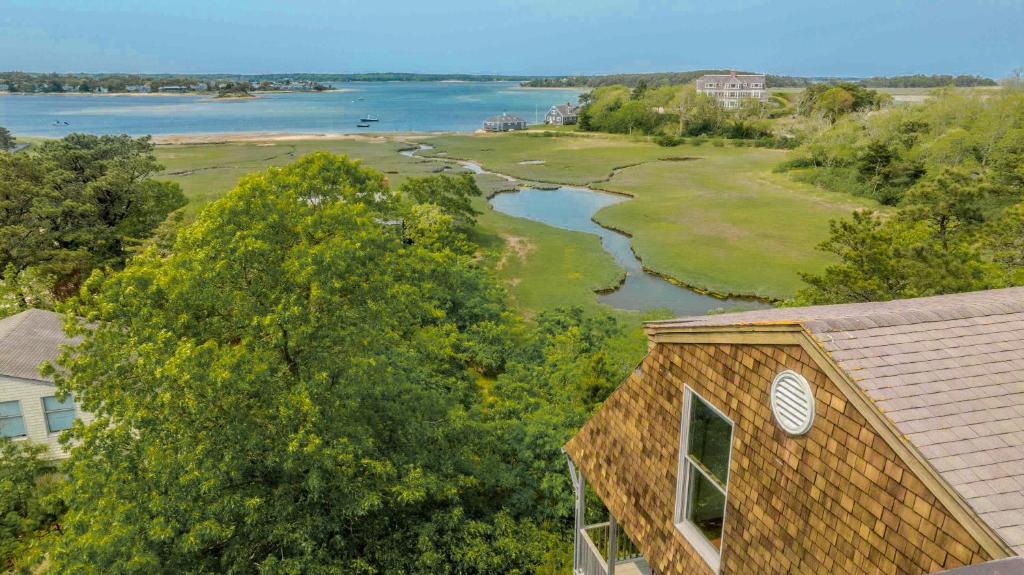 Sweeping Views Minutes to Beach, Chatham