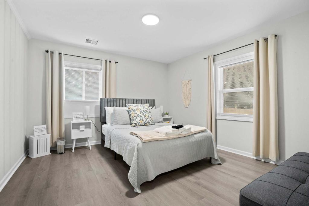 10 Min to Downtown - Smart Tvs - Fast Wi-Fi, Raleigh