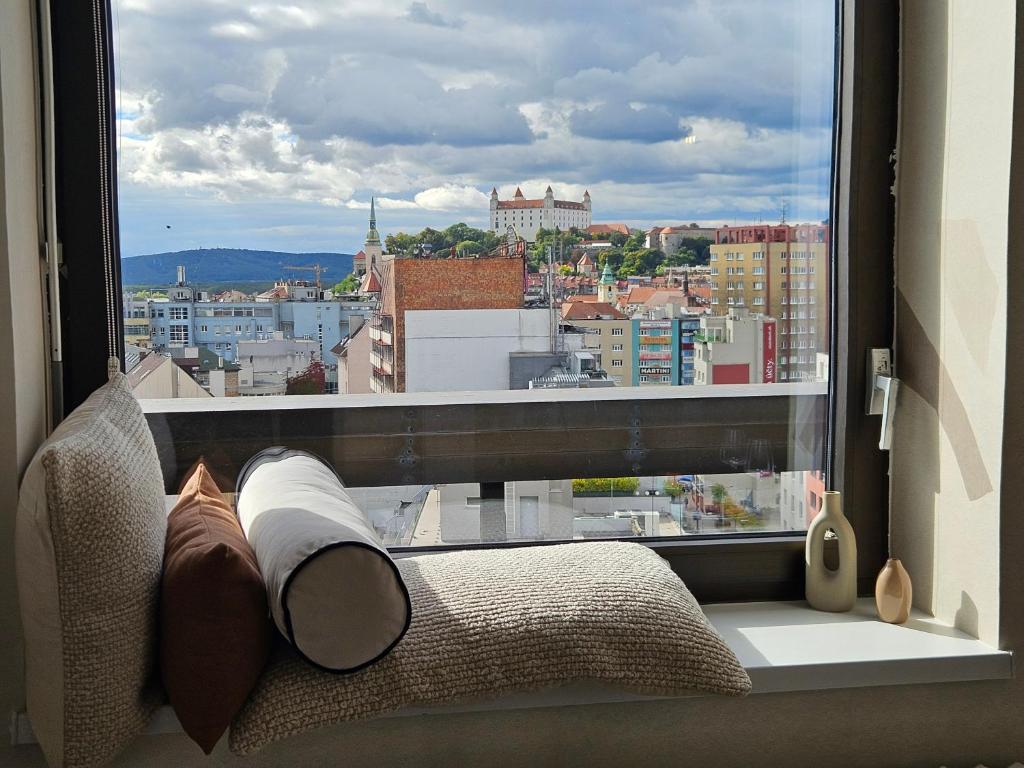 Panorama View Design Apts in Old Town - Free Parking, Staré Mesto