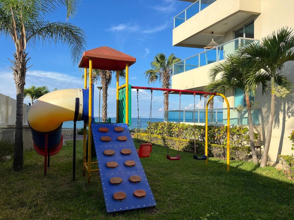 Beach front Ocean view, pool Family Apt Salinas - 4