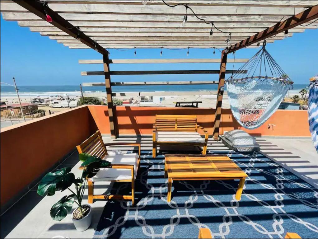 Steps to the sand with Balcony and Ocean View, Rosarito Beach