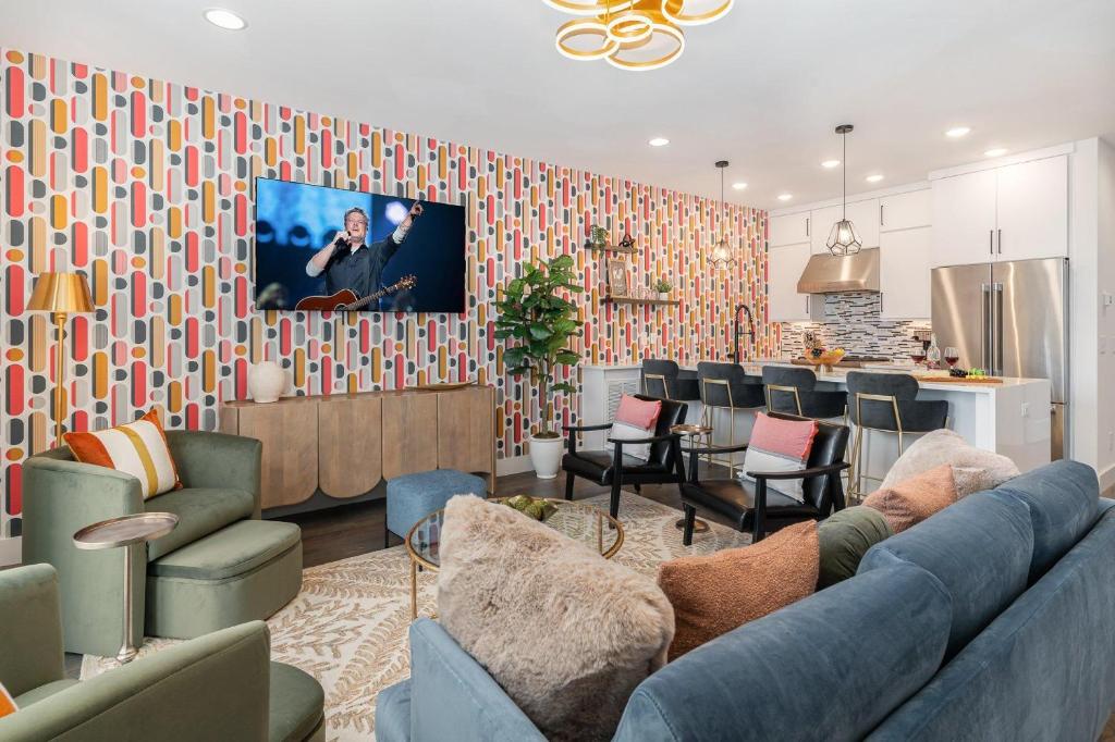 Painted Note - Rooftop Hot Tub - Mins to Broadway, Nashville