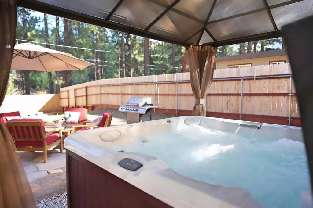 Pine Ridge Retreat, Stateline