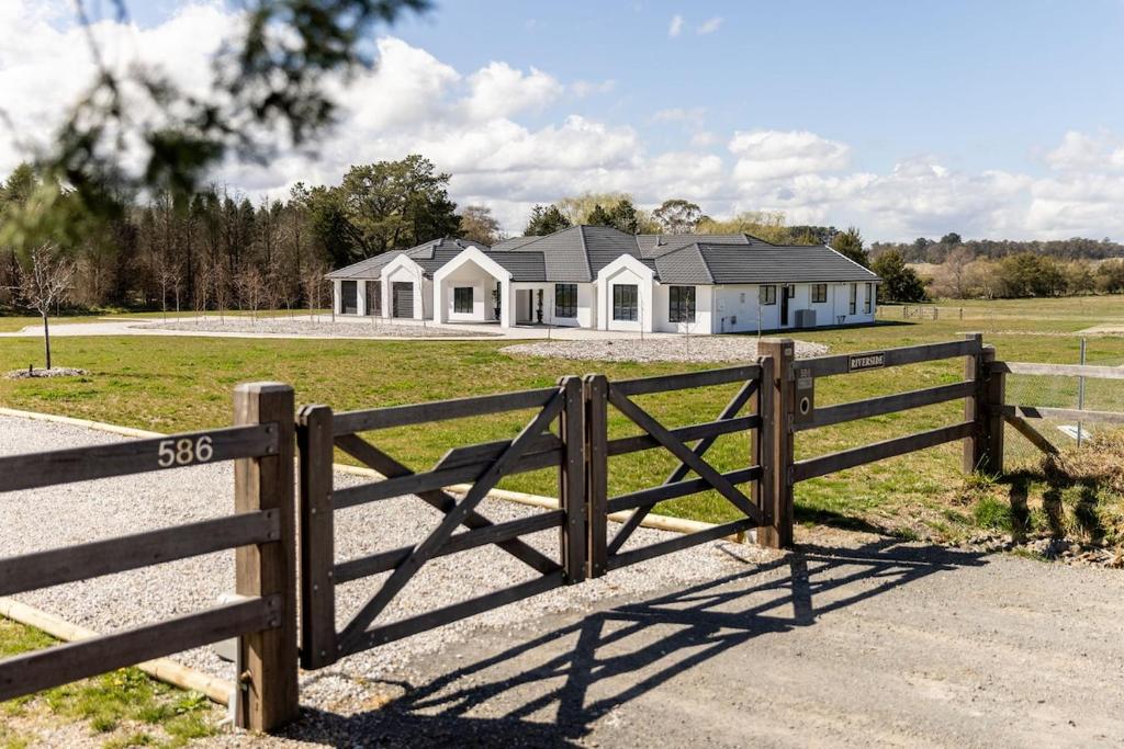 The Riverside Wing, Burradoo