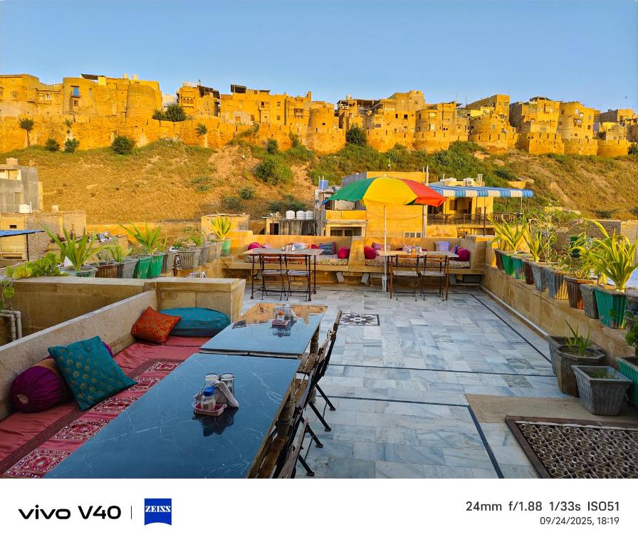 Hotel Oasis Haveli의 디럭스룸 내부 모습