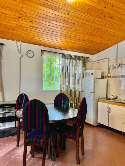 Nature's Peace: Cozy Cabin for 4 Near River - 4