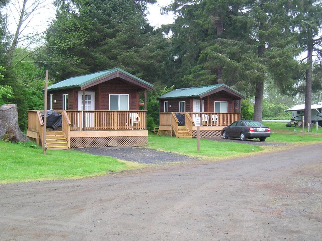 Seaside Camping Resort Studio Cabin 3 — Hotel in Seaside (OR)