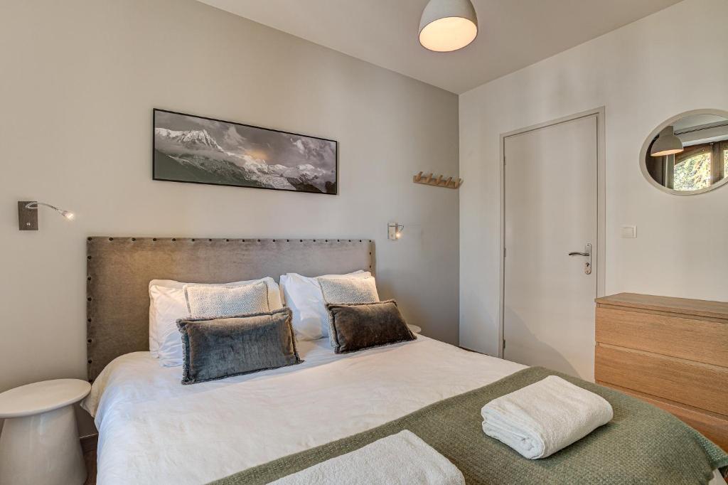 Apartment La Roseraie, Alpes Agency, Central Chamonix, Sleeps 2-3 - 4