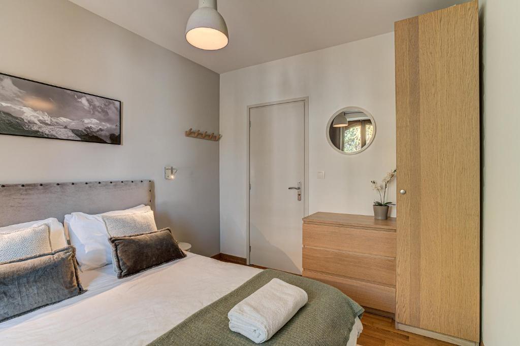 Apartment La Roseraie, Alpes Agency, Central Chamonix, Sleeps 2-3 - 5