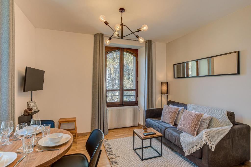 Apartment La Roseraie, Alpes Agency, Central Chamonix, Sleeps 2-3 - 3