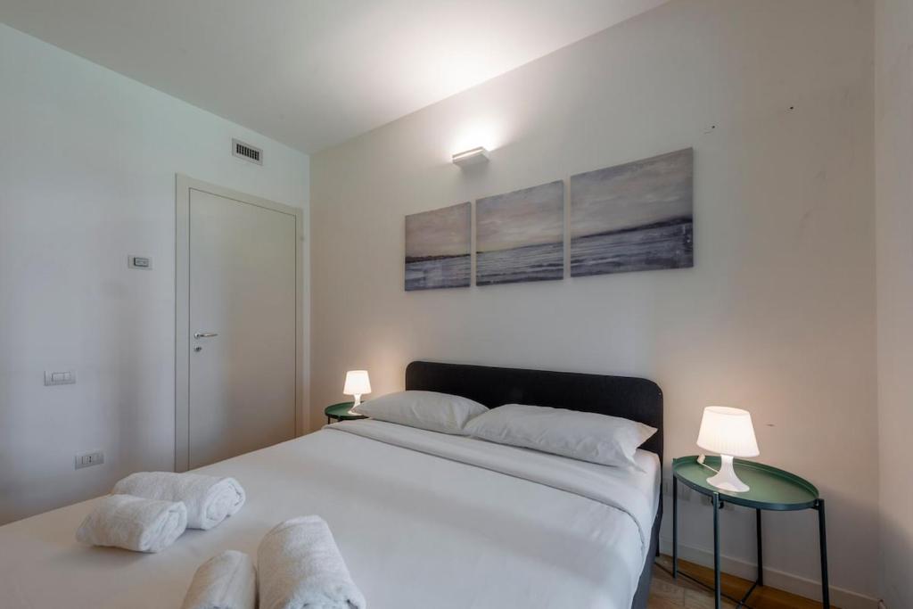 B Home - Elegant Apt with Terrace & Gym - 4