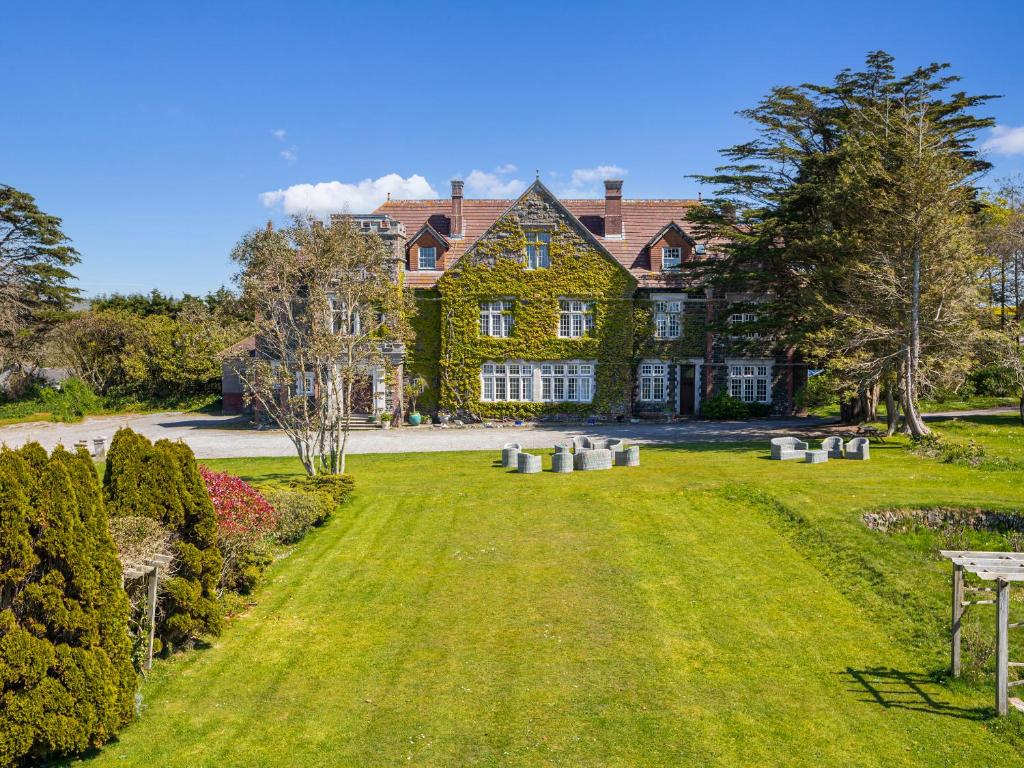 Alston Hall, Plymouth