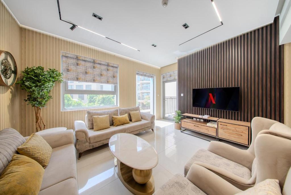 1BR Private Apt in Al Zahia - Pool View - Workstation, Sharjah