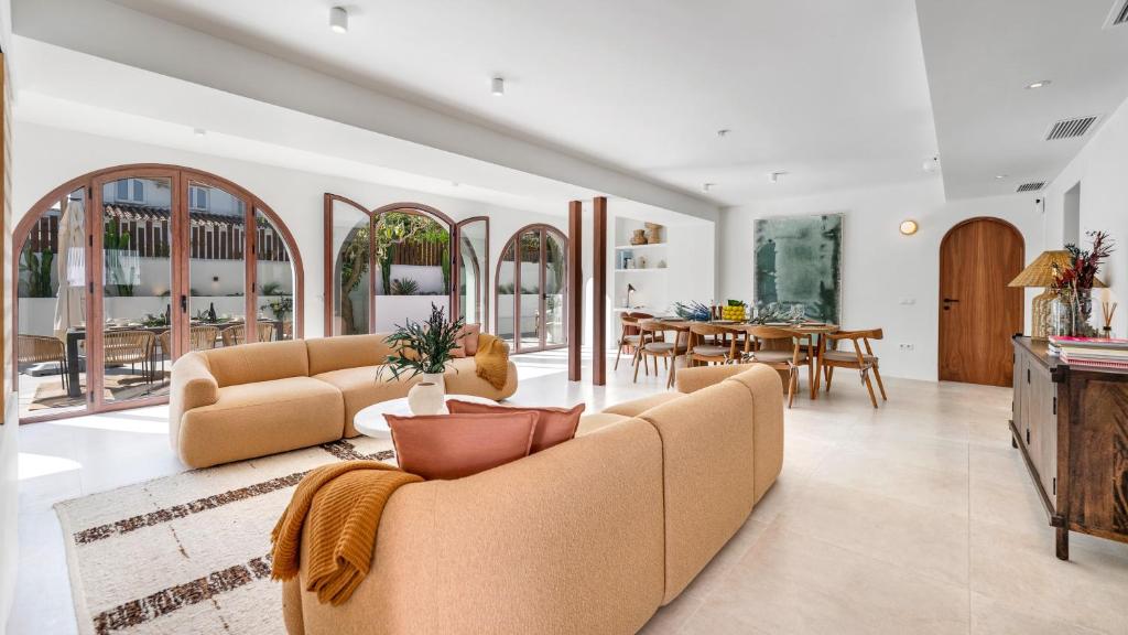 VACATION MARBELLA I Villa Lumea, Luxury Villa, Private Heated Pool, Andalusian Charm Oasis, Walking Distance to Puerto Banus and Beaches - 2
