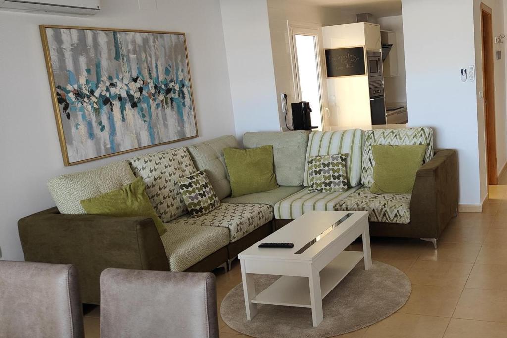 Luxury Golf View 3Bed Penthouse Sleeps 6 Balcony - 4