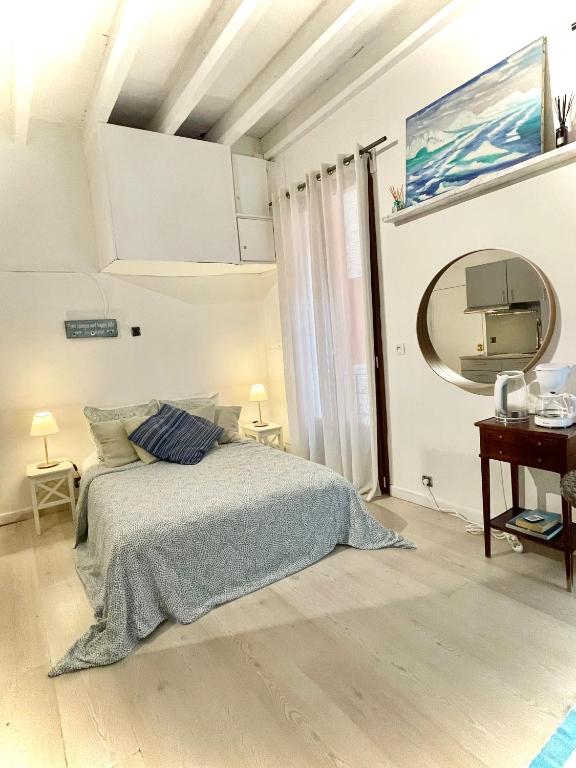 Authentic living in a Historical Monaco area - 4