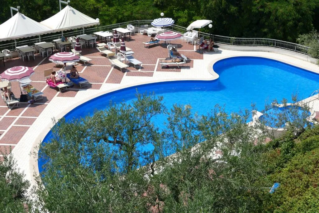 Hotel L'Ulivo, מלון בMirabella Eclano