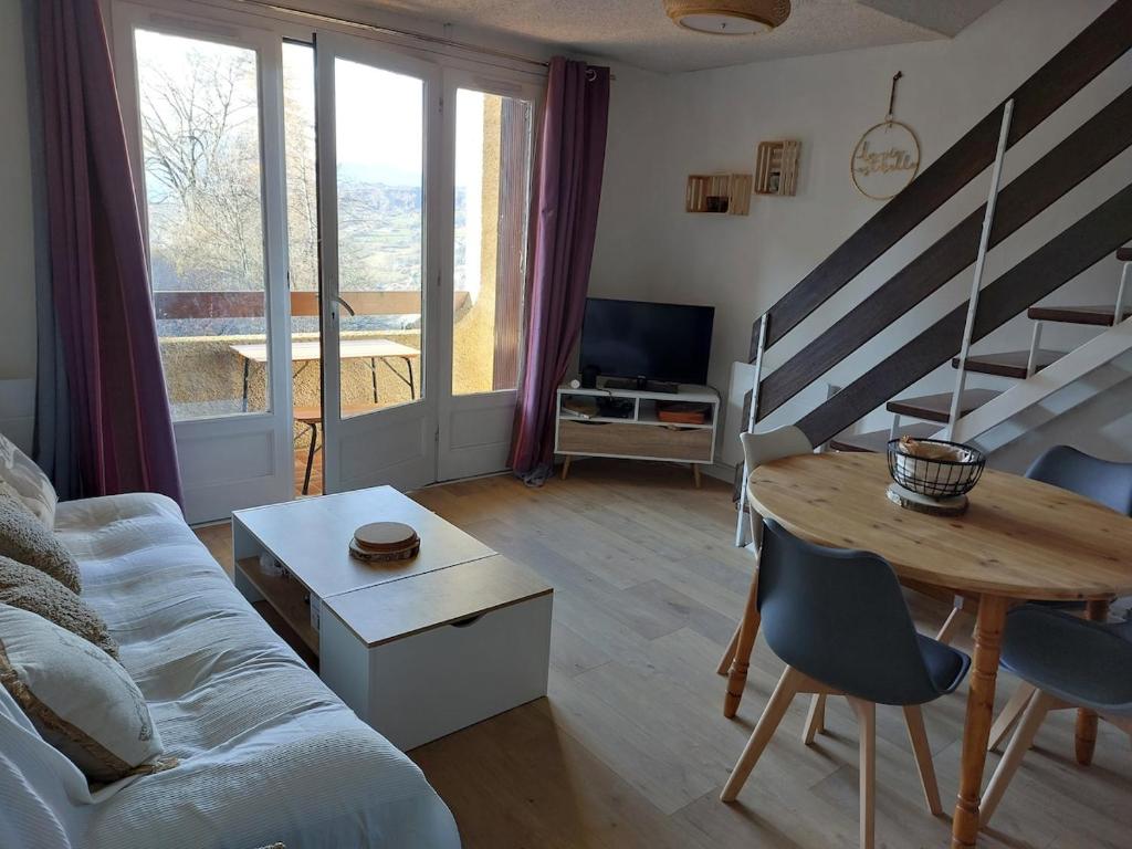 Beau duplex 40M2- 2 Chambres- 2 lits-2 balcons - 1
