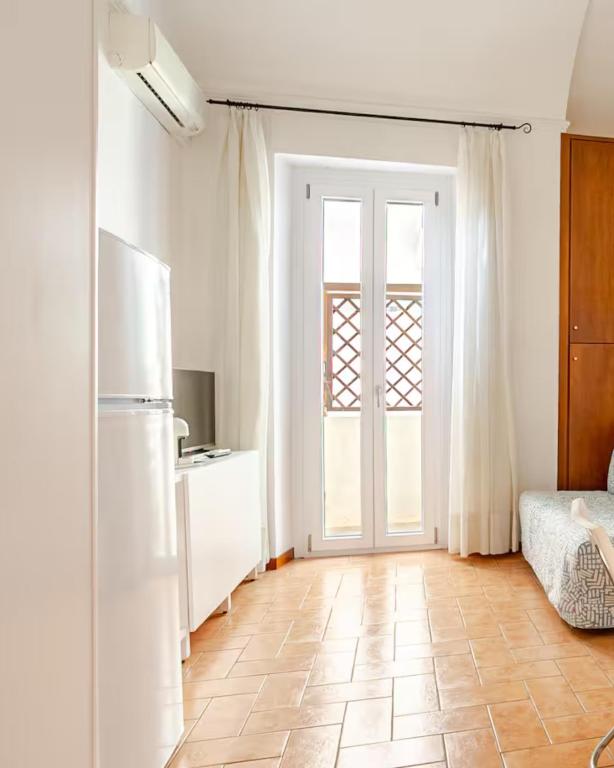2 Bedroom Apartment for 4 Quiet Tram 8 to Trastevere Vatican - 1