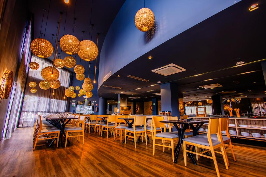 Restaurant, Quality Hotel Aracaju in Aracaju