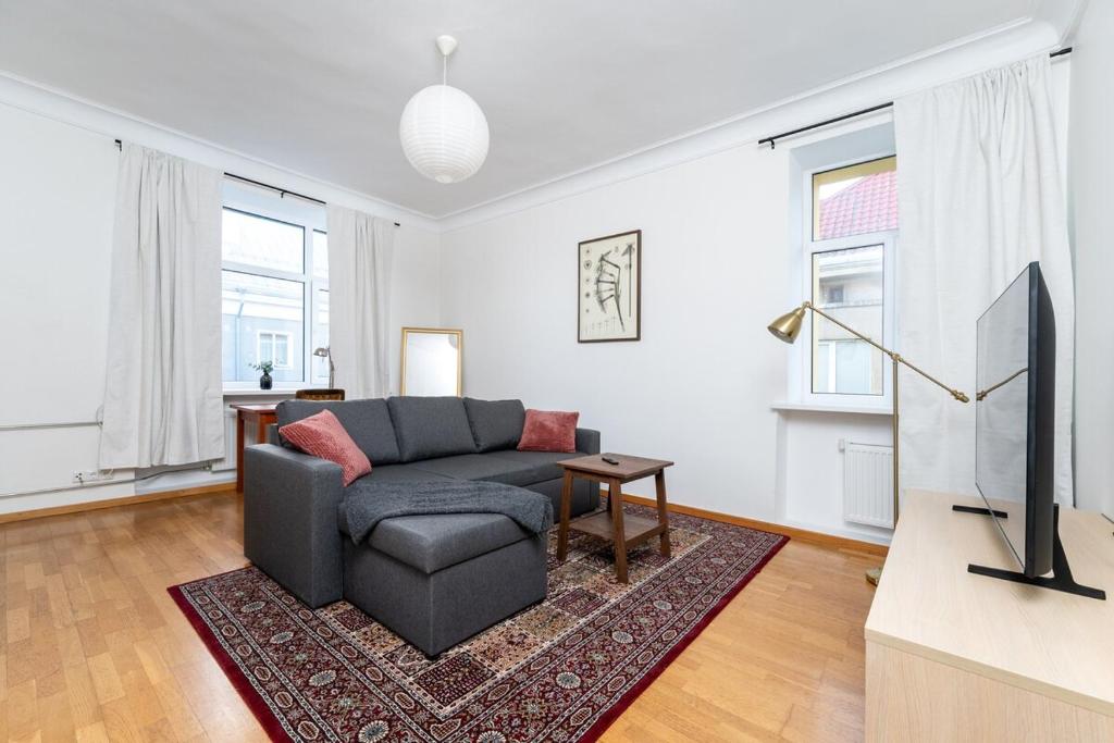 Classy central flat,2-BR,private parking,Smart TV, Tallinn