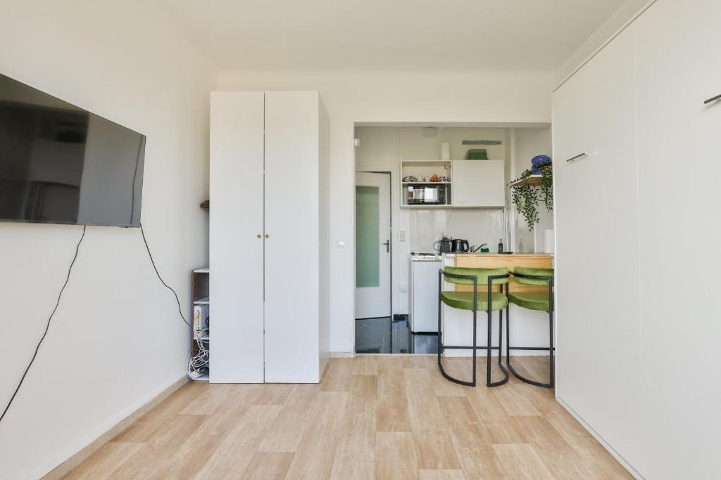 Studio cosy à 1min à pied du métro Porte des Lilas - 4