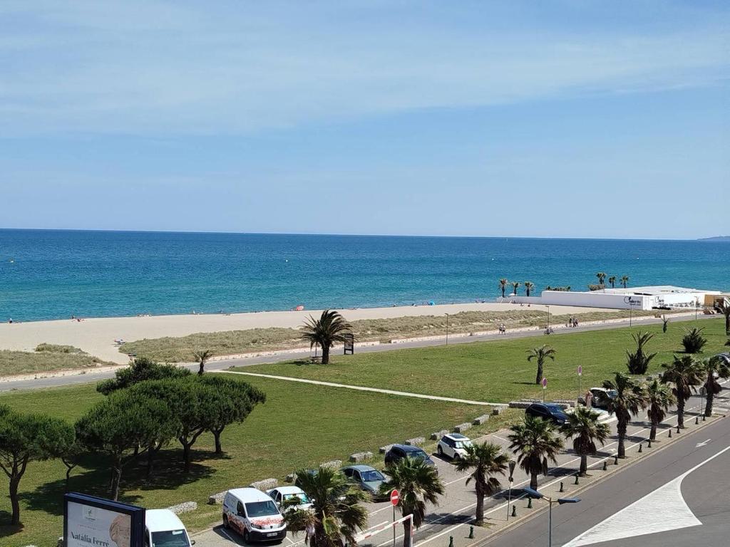 Lumineux T2 proche plage, commerces dans résidence avec ascenseur-5FL87 - 4