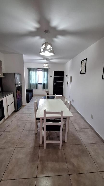 Departamento a metros del Shopping - 3