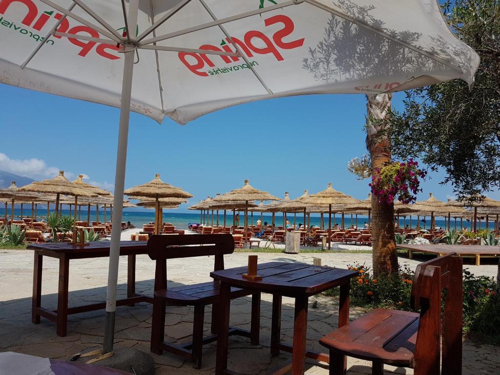 Flori beach Apartment Radhime photo