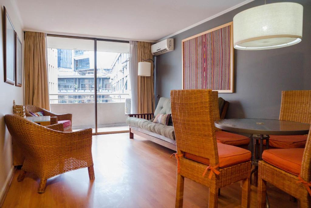 1BR in Las Condes Pool Access Near MUT - 4